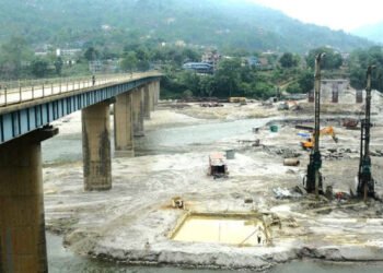 मादी नदीमाथि निर्माणाधीन पुलमा पहुँच सडक निर्माण सुरु