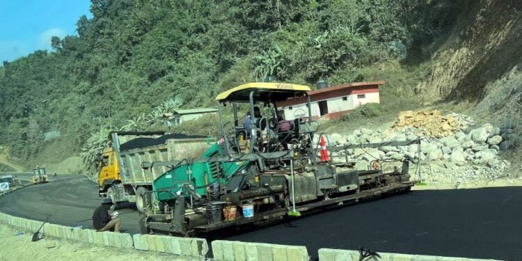 मुग्लिन पोखरा सडक : पश्चिम खण्डको मौरीओडारमा कालोपत्र थालियो