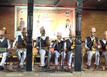 फल्चामा गुञ्जिए नारायणगोपाल र झलकमानका गीत