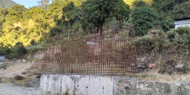 तीन वर्षभित्र निर्माण सम्पन्न गर्नुपर्ने मादीसेती मोटरेबल पुल पाँचवर्षसम्म बनेन