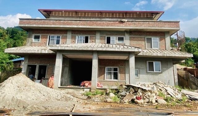 तीन वर्षमा पनि बनेन रेसुङ्गा सभाहल