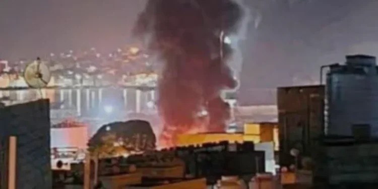 साउदी अरेबियाद्वारा यमनको बन्दरगाहमा हवाई आक्रमण, अबु धाबीलाई चेतावनी