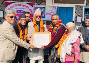 सार्दीखोला विद्यार्थी सहयोग समितिद्वारा प्रअ आचार्य सम्मानित