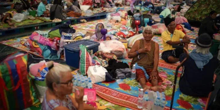 कम्बोडियासँगको सीमा विवादका कारण चार लाख थाई बासिन्दा विस्थापित