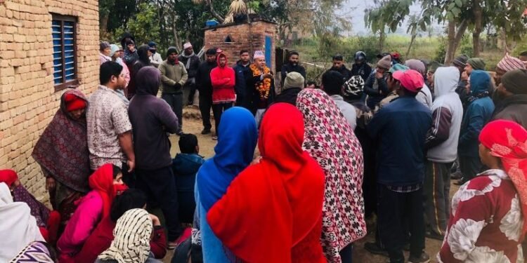 मतदातासँग प्रत्यक्ष संवादमा उम्मेदवार शङ्कर पोखरेल