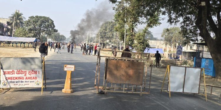 सुनसरीमा तस्करी नियन्त्रणको क्रममा गोली काण्ड, चालकको ज्यान गएपछि राजमार्ग ठप्प