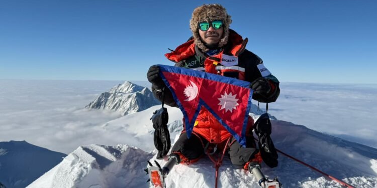 कृत्रिम खुट्टाकै सहारामा सातै महादेशका शिखर आरोहण