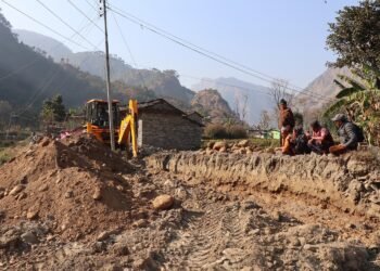 छिसवाङमा मार्ग खुलेको १५ वर्षपछि सडक स्तरोन्नति थालियो