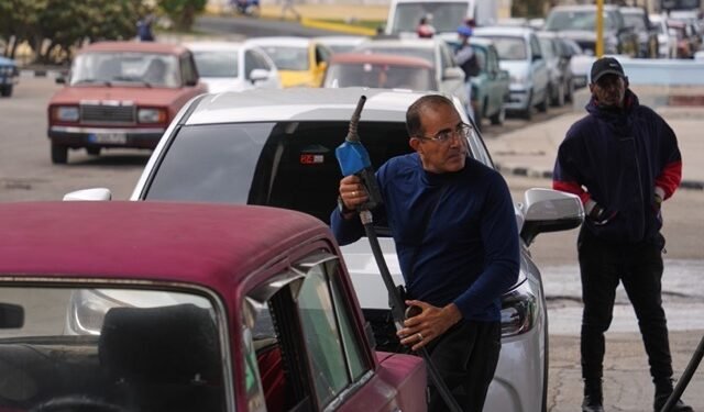 क्युबालाई तेल आपूर्ति गर्ने देशमाथि ट्रम्पको कर धम्की