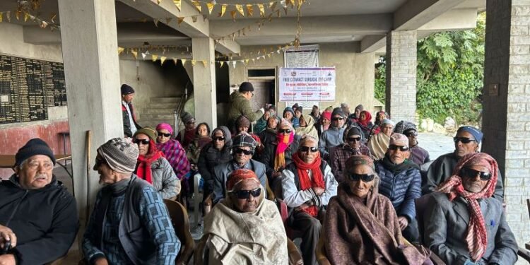 हिमालय आँखा अस्पतालद्वारा अर्जुनचौपारीमा ६१ जनाको निःशुल्क मोतिबिन्दु शल्यक्रिया