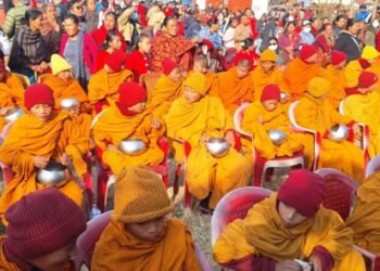 पाँच दीपङ्कर बुद्धको नगर परिक्रमासहित सम्पन्न भयो सम्यक दान पर्व, सयौँ भिक्षुहरूद्वारा दान ग्रहण
