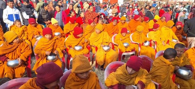 पाँच दीपङ्कर बुद्धको नगर परिक्रमासहित सम्पन्न भयो सम्यक दान पर्व, सयौँ भिक्षुहरूद्वारा दान ग्रहण