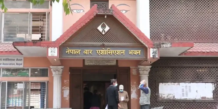 रवि लामिछानेविरुद्धका मुद्दा फिर्ता गर्ने निर्णय तत्काल फिर्ता लिन नेपाल बारको माग