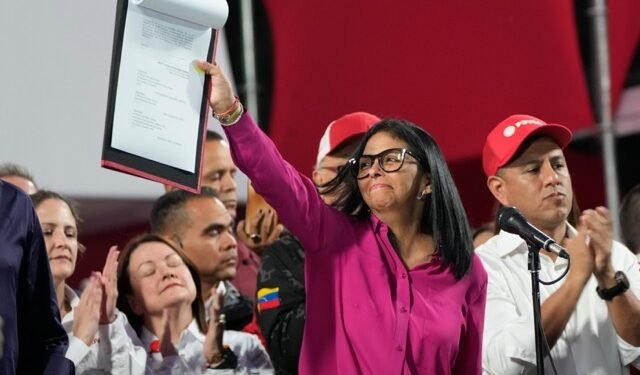 भेनेजुएलाको तेल क्षेत्रमा निजीकरणको बाटो खुल्यो