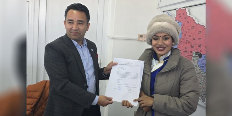 रास्वपाले धादिङ–१ बाट आशिका तामाङलाई दियो टिकट