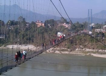 देवघाटमा झोलुङ्गे पुल मर्मत
