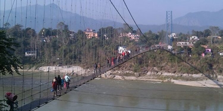 देवघाटमा झोलुङ्गे पुल मर्मत
