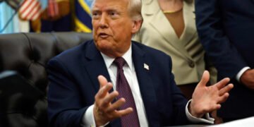 ग्रिनल्याण्डका विषयमा असहयोग गर्ने देशहरूमाथि थप भन्सार शुल्क लगाउने ट्रम्पको धम्की