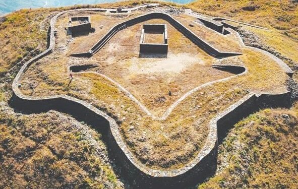 पर्यटकको मन लोभ्याउँदै ऐतिहासिक दुगुनागढी