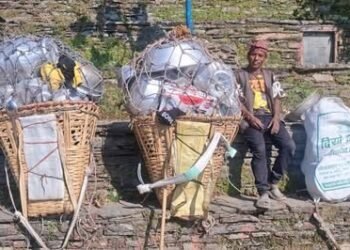 ४५ वर्षदेखि भाँडाको भारी बोकेर व्यापार गर्दै सिन्धुपाल्चोकका व्यापारी
