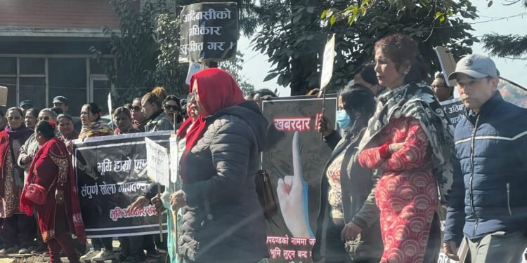 खोला किनारको मापदण्ड खारेजीको माग गर्दै प्रदर्शन