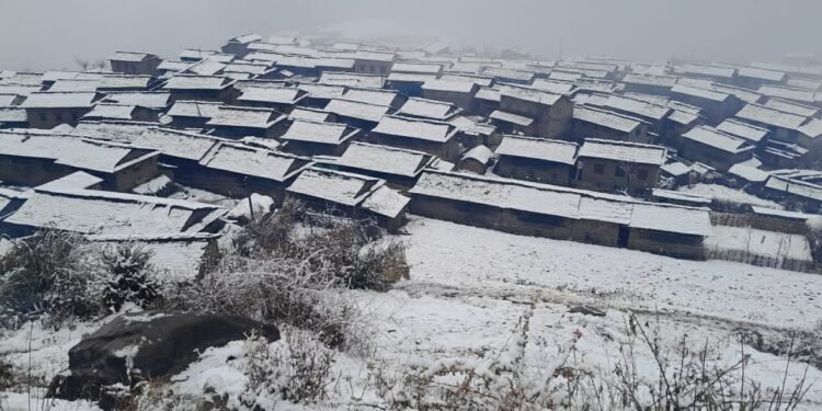 म्याग्दीको गुुर्जा र घोडेपानीमा हिमपात