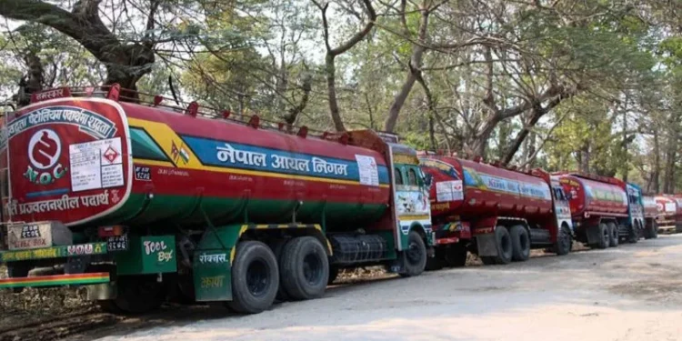 पेट्रोलियम पदार्थ आयात निरन्तर उकालो