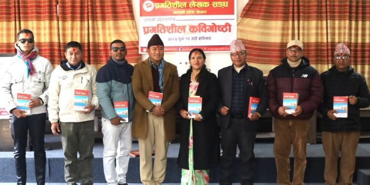 एकै मञ्चमा सुनिए आठ जिल्लाका कवि