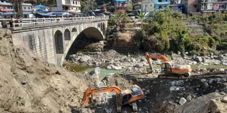 मध्यपहाडी लोकमार्गः ‘आर्क ब्रिज’ निर्माण सुरु