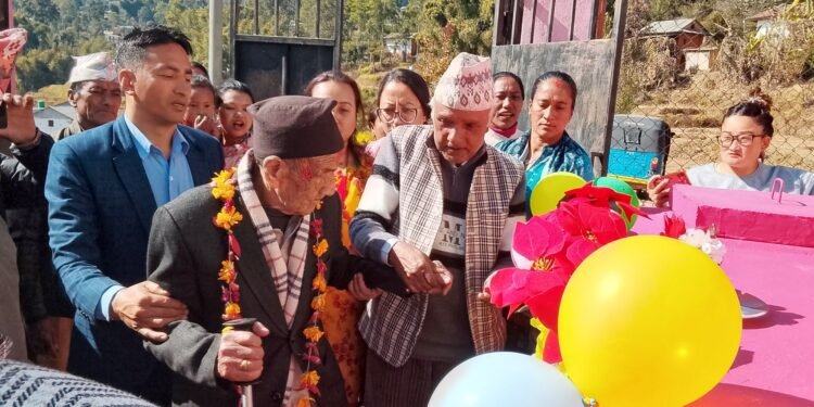 ९८ वर्षीय उजिरद्वारा विद्यालयमा खानेपानीको धारा निर्माण