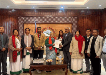 प्रधानमन्त्री कार्कीसँग थारू कल्याणकारिणी सभाको भेट