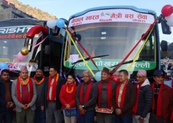 अब बेनीदेखि दिल्लीसम्म बसमा सरर
