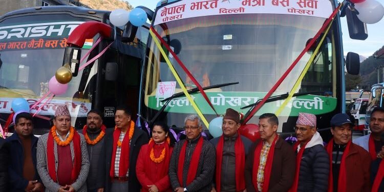 अब बेनीदेखि दिल्लीसम्म बसमा सरर