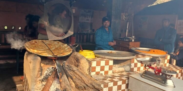 चार दशकदेखि हलुवा–पराठाको स्वाद चखाउँदै अरमान