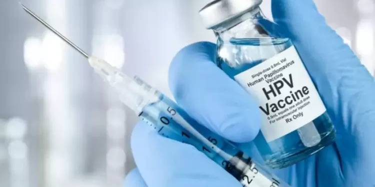 बैतडीका दुई हजार चार सय बढी किशोरीलाई एचपिभी खोप लगाइँदै