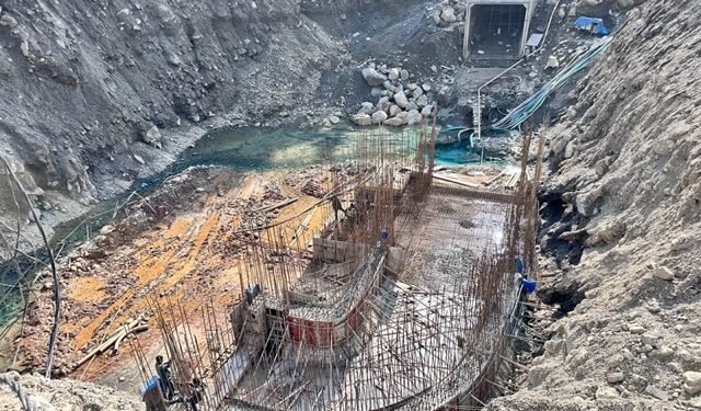 बत्ती पुग्ने आशामा अपिवासी