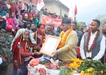 प्रचण्डलाई १ लाख ५०५ रुपैयाँ चुनावी सहयोग !