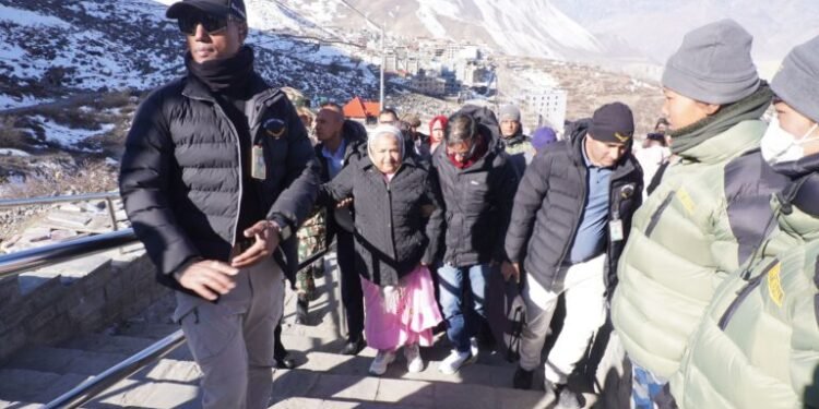 प्रधानमन्त्री कार्कीद्वारा मुक्तिनाथको दर्शन, निर्वाचन सफल पार्न निर्देशन