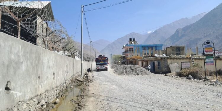 कोरलानाका जोड्ने (कोवाङ–जोमसोम) सडक फेरि अलपत्र