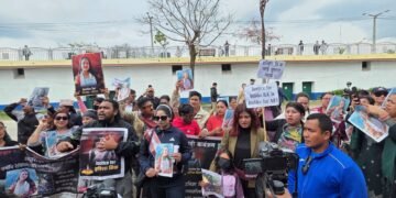 न्याय माग्दै पीडितहरु महिला आयोगमा