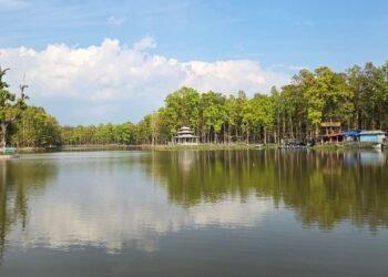 पर्यटकको रोजाइमा रास ताल