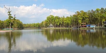 पर्यटकको रोजाइमा रास ताल