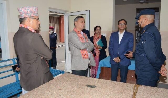 गृहमन्त्री अर्यालद्वारा काठमाडौँ प्रहरी परिसरको अनुगमन