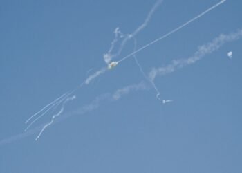 मध्यपूर्व हवाई क्षेत्र बन्द, हजारौँ उडान रद्द