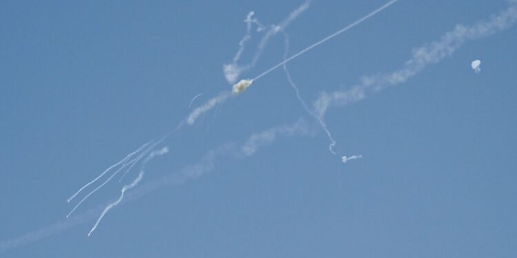 मध्यपूर्व हवाई क्षेत्र बन्द, हजारौँ उडान रद्द