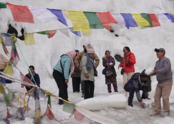 धार्मिक महत्वको लुङबुक गुफा