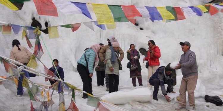 धार्मिक महत्वको लुङबुक गुफा