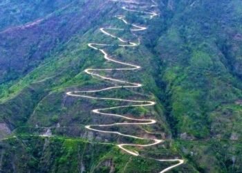 भोजपुर-बेहेर नागबेली सडकको दृश्यले पर्यटकलाई आकर्षित गर्दै