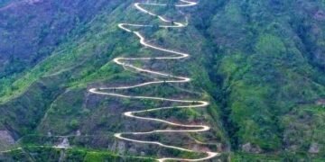 भोजपुर-बेहेर नागबेली सडकको दृश्यले पर्यटकलाई आकर्षित गर्दै