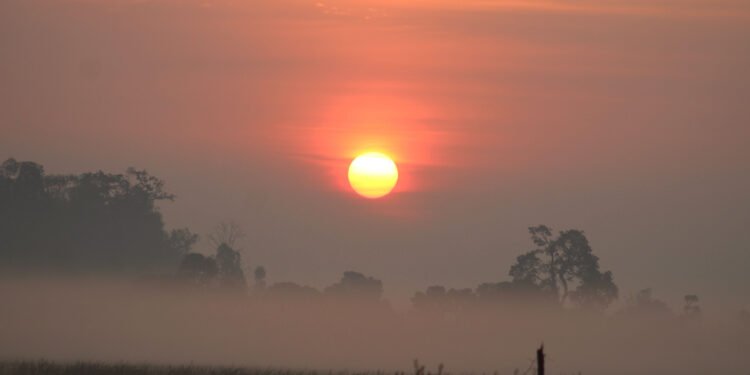 मिथिलामा आज अस्ताउँदो सूर्यलाई अर्घ दिँदै चैती छठ पर्व मनाइँदै